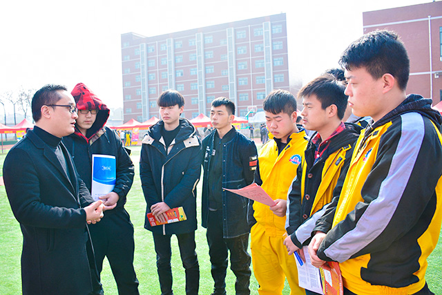 ��ҵ�ܼ��У԰�