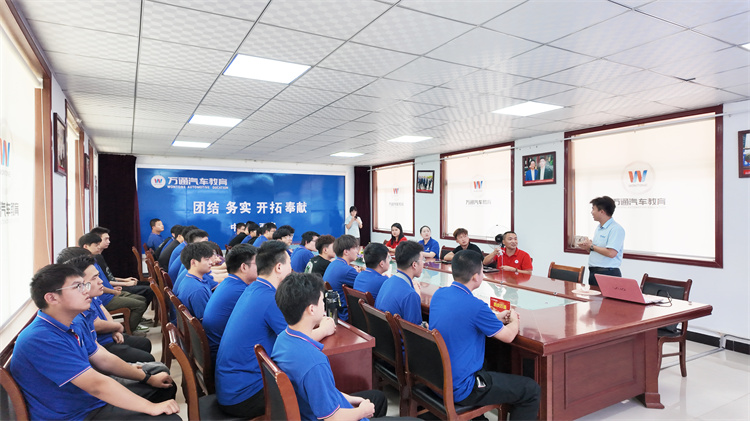 西安万通携手电车帮特斯拉专修，专场招聘助力学子逐梦新能源汽车时代