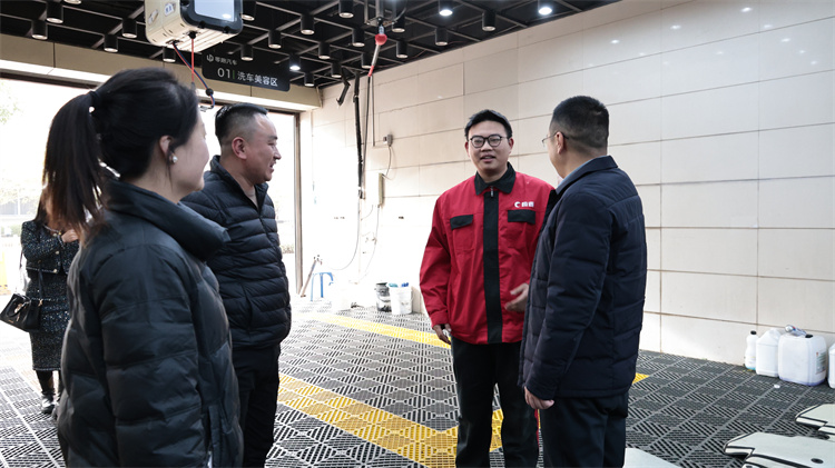 十年携手育英才，深切关怀暖人心——西安万通汽车学校校长回访恒泰集团并探望优秀毕业生