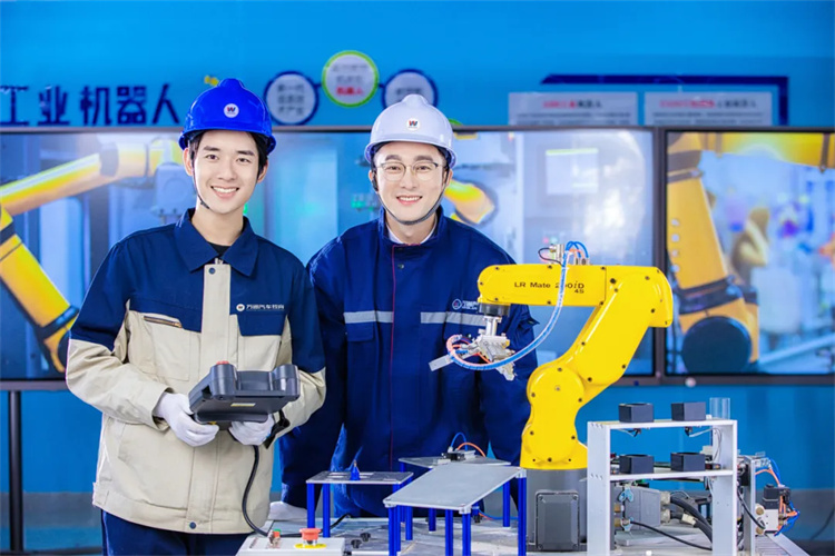 00后？这届年轻人靠PLC改写就业剧本！