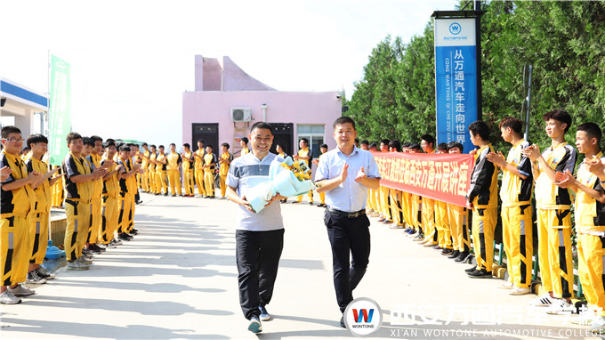 汽修行业顶级大师李东江教授莅临西安万通讲学