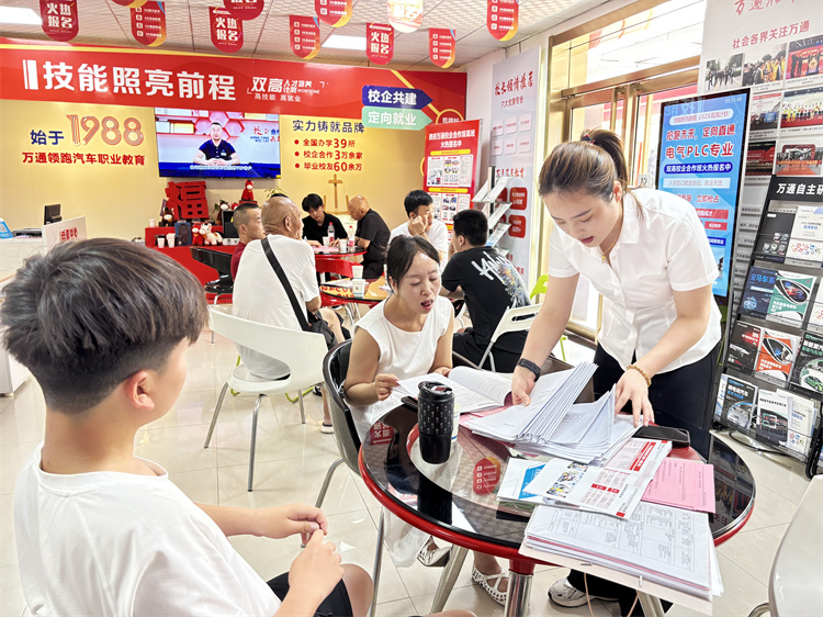 中考生家长注意！等成绩和占名额并不冲突，最重要的是让孩子有学上~